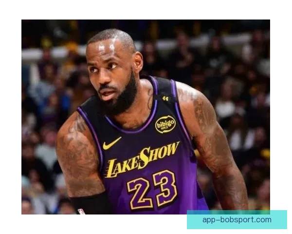 41岁勒布朗差1篮板三双遭多次争议判罚 湖媒怒批裁判判决荒谬 41岁勒布朗差1篮板三双遭多次争议判罚 湖媒怒批裁判判决荒谬