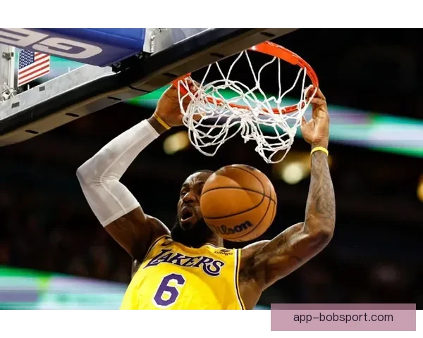 詹东里出战热火成疑湖人凌晨抵达迈阿密备战比赛