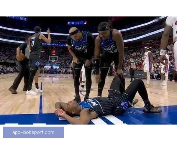 哈里斯左膝挫伤无法回归 活塞官方确认本场比赛将不再上场